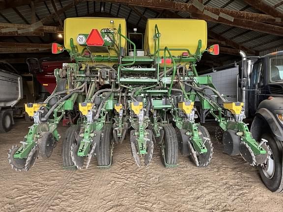 Image of John Deere 1795 equipment image 1