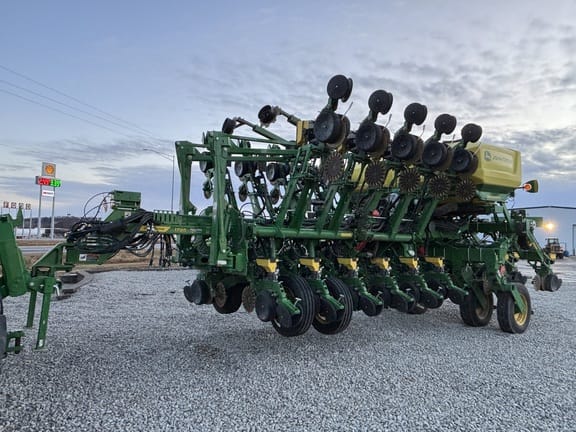 2022 John Deere 1795 Equipment Image0