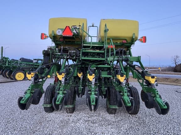 Image of John Deere 1795 equipment image 3