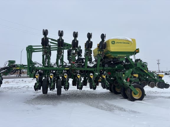 Image of John Deere 1795 equipment image 1