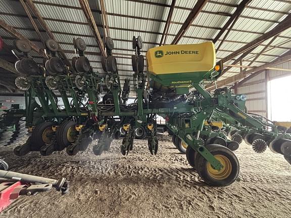 Image of John Deere 1795 equipment image 3