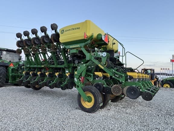 Image of John Deere 1795 equipment image 2