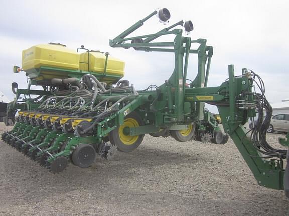 Image of John Deere 1795 equipment image 2