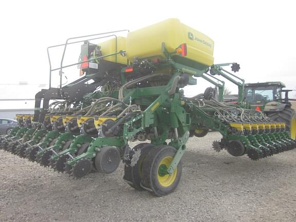 Image of John Deere 1795 equipment image 4