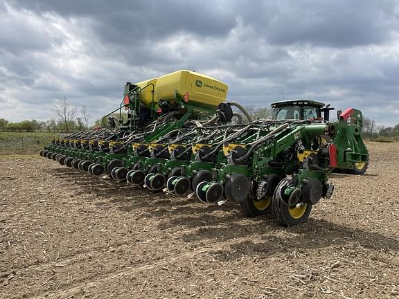 Image of John Deere 1795 equipment image 3