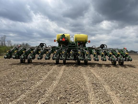 Image of John Deere 1795 equipment image 4