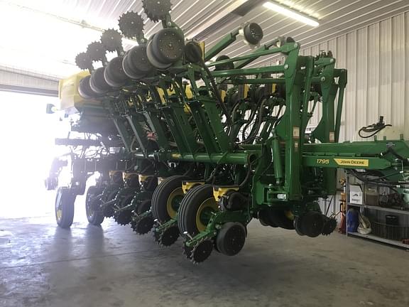 Image of John Deere 1795 equipment image 2