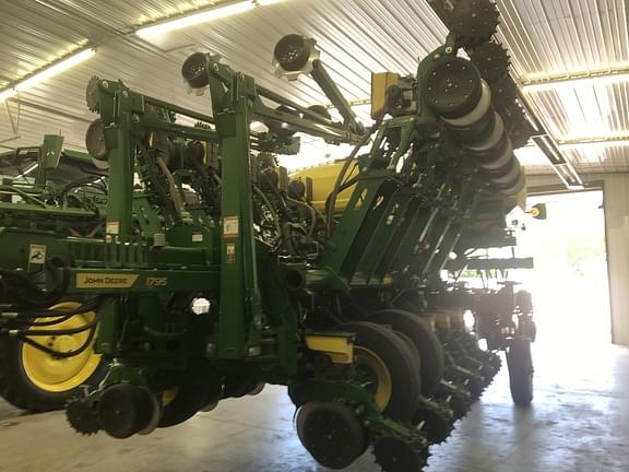 Image of John Deere 1795 equipment image 3