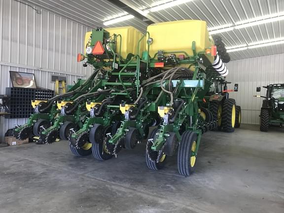 Image of John Deere 1795 equipment image 1