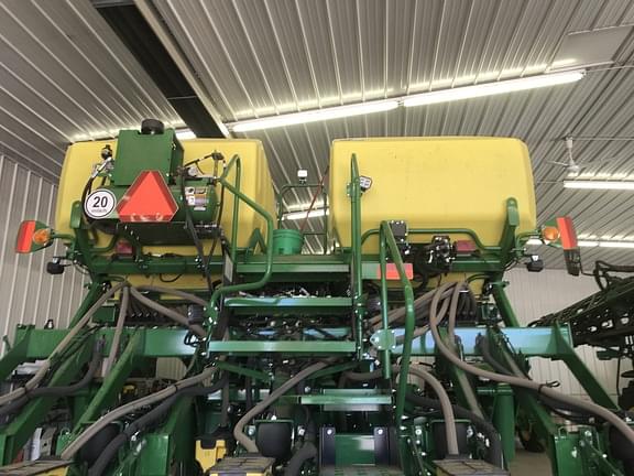 Image of John Deere 1795 equipment image 4
