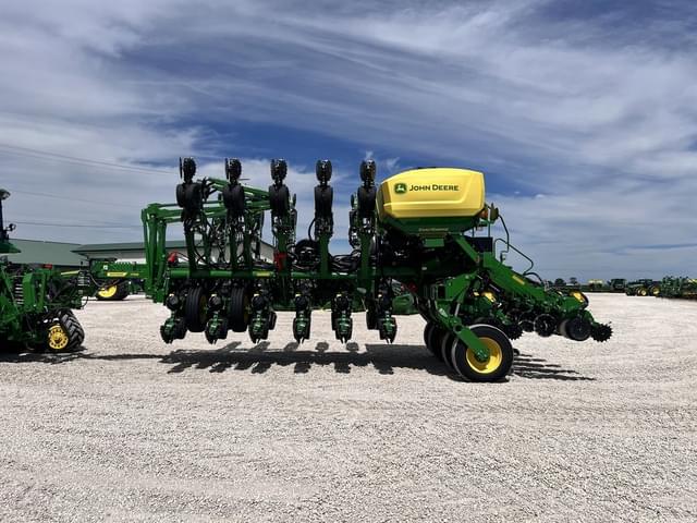 Image of John Deere 1795 equipment image 1