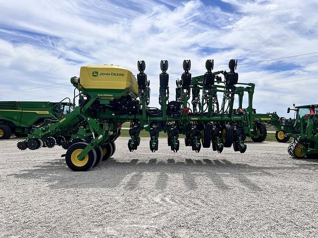 Image of John Deere 1795 equipment image 2