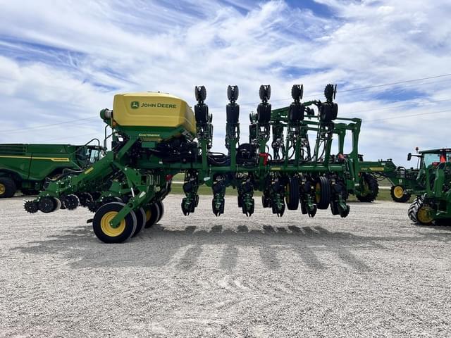 Image of John Deere 1795 equipment image 2