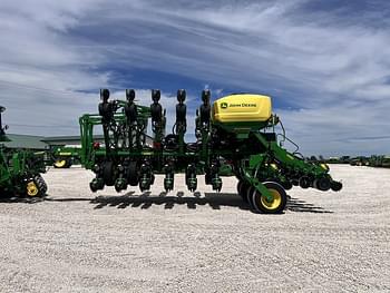 2022 John Deere 1795 Equipment Image0