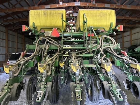 Image of John Deere 1795 equipment image 1