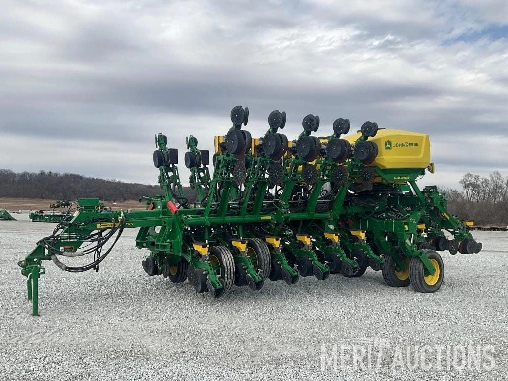 2022 John Deere 1795 Equipment Image0