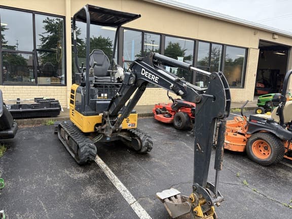 Image of John Deere 17G equipment image 4