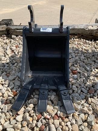 Image of John Deere Compact Excavator Bucket equipment image 4