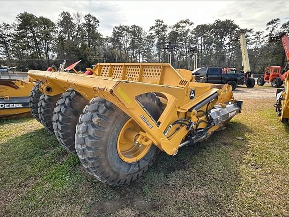 Image of John Deere 1812DC equipment image 4