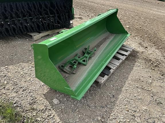 Image of John Deere Bucket equipment image 1
