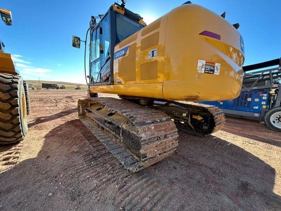 Image of John Deere 200G equipment image 1