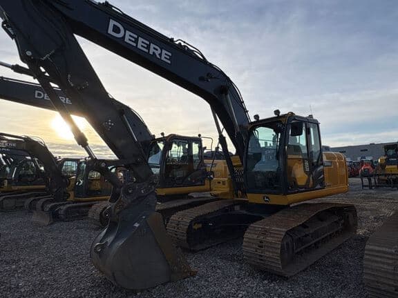 Image of John Deere 200G equipment image 1
