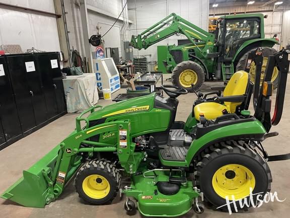 Image of John Deere 2025R equipment image 1