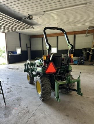 Image of John Deere 2025R equipment image 4