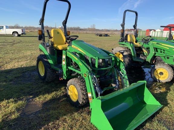 Main image John Deere 2025R
