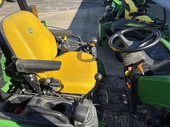Image of John Deere 2025R equipment image 4