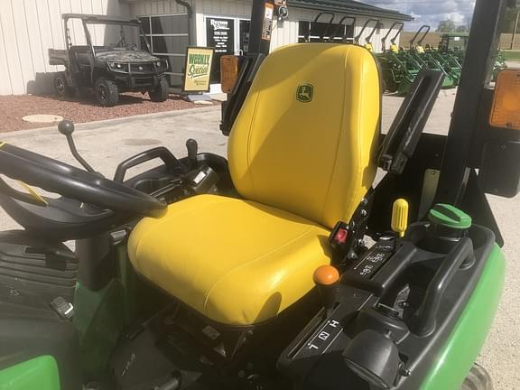 Image of John Deere 2025R equipment image 3