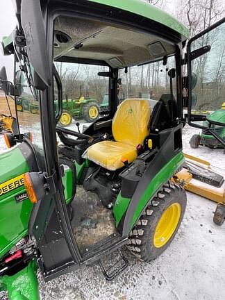 Image of John Deere 2025R equipment image 3