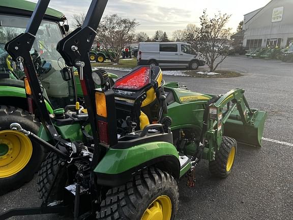 Image of John Deere 2025R equipment image 3