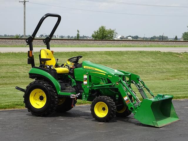 Image of John Deere 2025R equipment image 4