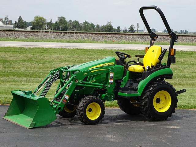 Image of John Deere 2025R equipment image 1