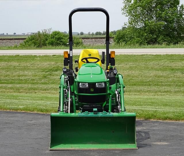 Image of John Deere 2025R equipment image 2