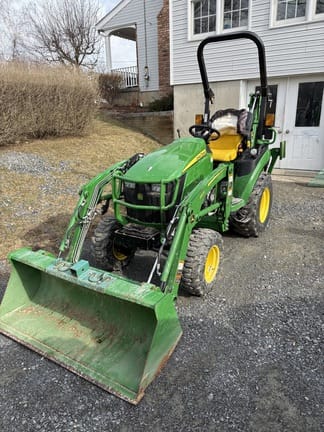 2022 John Deere 2025R Equipment Image0