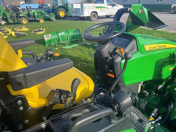 Image of John Deere 2025R equipment image 4