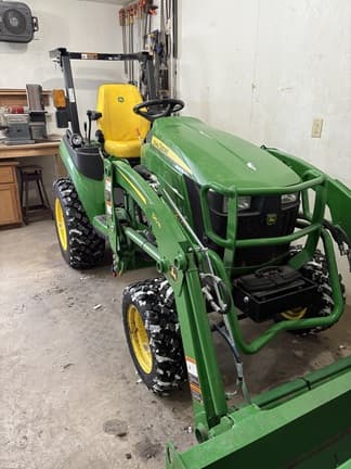 Main image John Deere 2025R