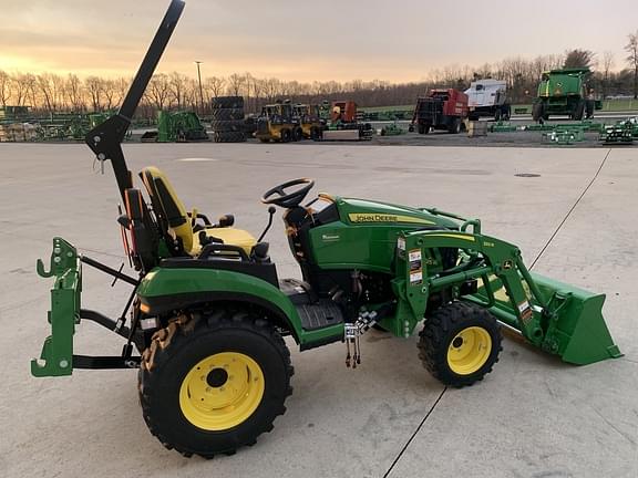 Image of John Deere 2025R equipment image 4