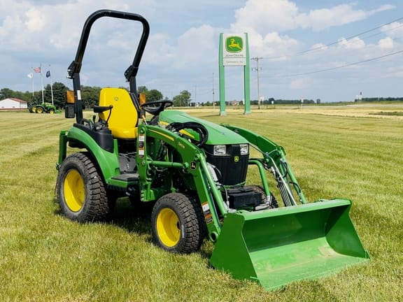 Main image John Deere 2025R