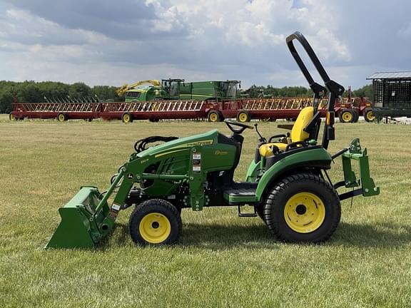 Image of John Deere 2025R equipment image 3