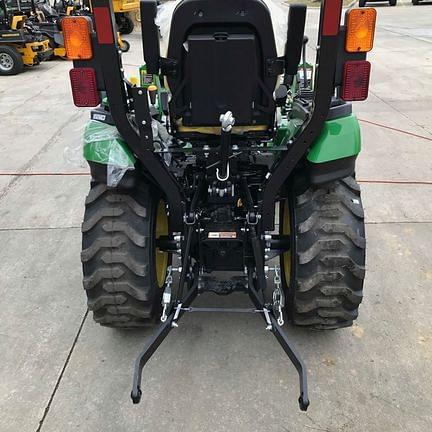 Image of John Deere 2025R equipment image 3