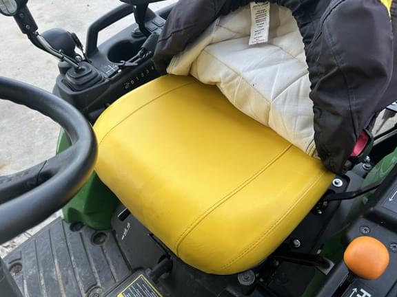 Image of John Deere 2025R equipment image 2