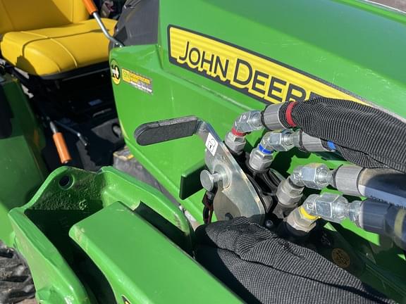 Image of John Deere 2025R equipment image 4