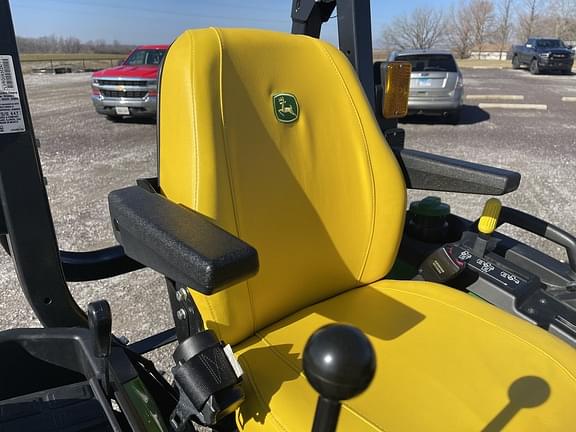 Image of John Deere 2025R equipment image 2