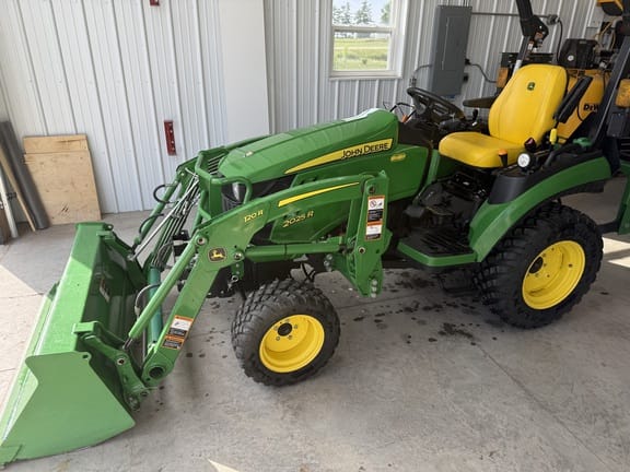 2022 John Deere 2025R Equipment Image0