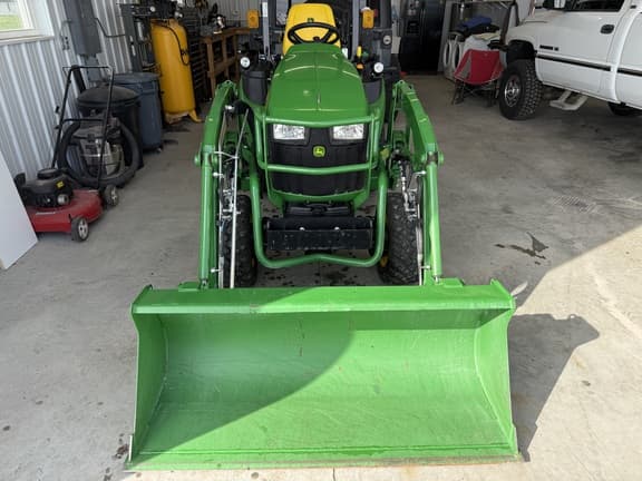 Image of John Deere 2025R equipment image 1