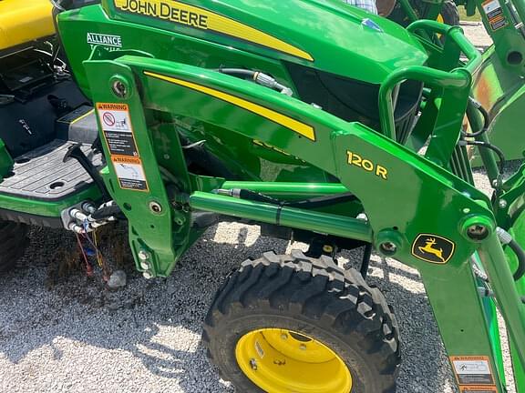 Image of John Deere 2025R equipment image 4