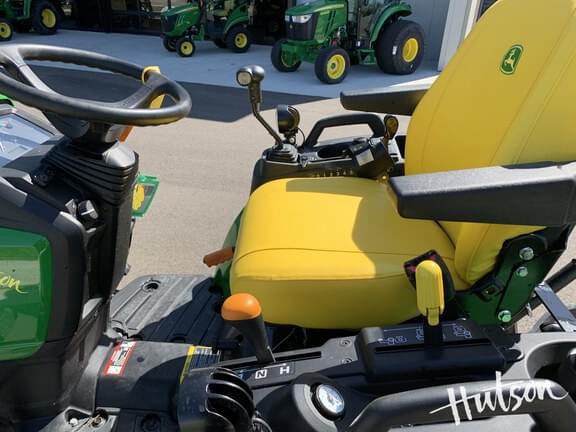 Image of John Deere 2025R equipment image 3